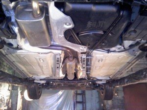 На фото - днище Форд Фокус, mini-koleso.ru