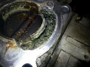 Фото грязной дроссельной заслонки, primera-club.ru