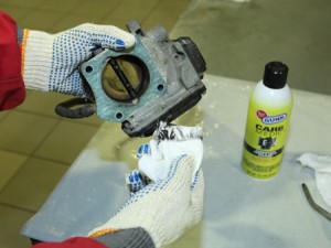 Фото чистки дроссельной заслонки, mitsubishi-stmotors.ru