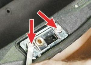 На фото - регулировка фиксатора замка багажника ВАЗ-2109, tuningsam.ru На фото - регулировка фиксатора замка багажника ВАЗ-2109, tuningsam.ru