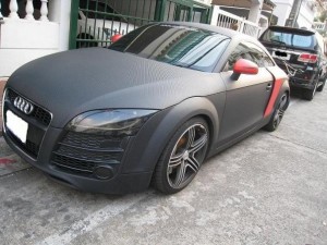 На фото - автомобиль оклеенный карбоновой пленкой, 365cars.ru На фото - автомобиль оклеенный карбоновой пленкой, 365cars.ru