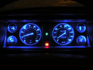 На фото - светодиодная подсветка панели приборов ВАЗ 2107, semerkainfo.ru На фото - светодиодная подсветка панели приборов ВАЗ 2107, semerkainfo.ru