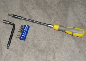 На фото - инструменты для установки брызговиков на Форд Фокус, drive2.ru На фото - инструменты для установки брызговиков на Форд Фокус, drive2.ru