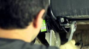 На фото - установка фаркопа на Лада Ларгус, youtube.com На фото - установка фаркопа на Лада Ларгус, youtube.com