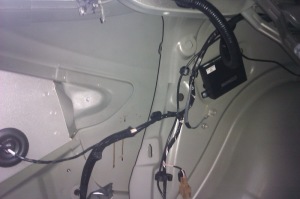 На фото - подключение проводов к блоку управления парктроника, drive2.ru На фото - подключение проводов к блоку управления парктроника, drive2.ru