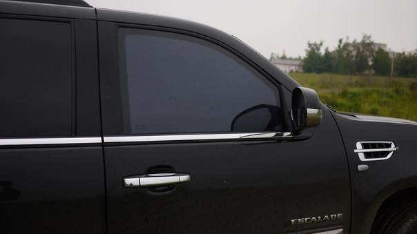 На фото - электротонировка стекол автомобиля На фото - электротонировка стекол автомобиля