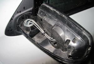 На фото - поломка внешнего зеркала заднего вида, клуб-лада.рф На фото - поломка внешнего зеркала заднего вида, клуб-лада.рф