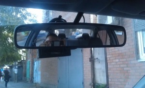 На фото - крепление внутреннего зеркала заднего вида, drive2.ru На фото - крепление внутреннего зеркала заднего вида, drive2.ru