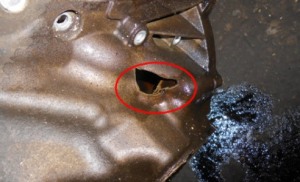 На фото - повреждение картера, autokadabra.ru На фото - повреждение картера, autokadabra.ru