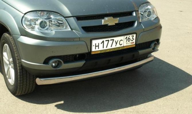 На фото - труба для защиты переднего бампера Шевроле Нива На фото - труба для защиты переднего бампера Шевроле Нива