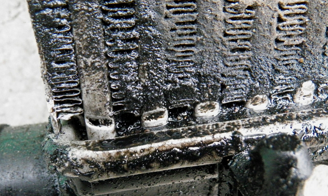 Попадание масла в охладительный механизм Попадание масла в охладительный механизм