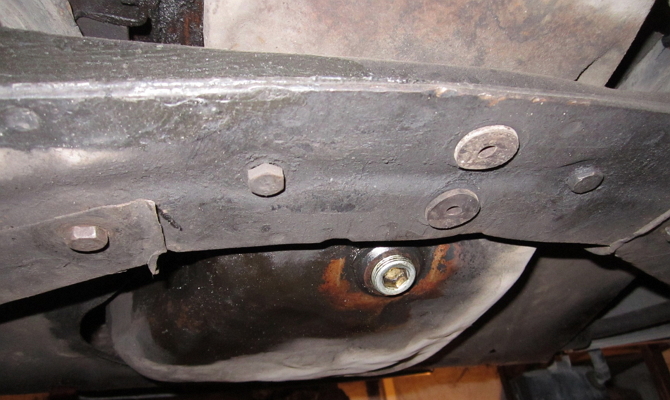 Течь хладагента через сливную пробку радиатора Течь хладагента через сливную пробку радиатора