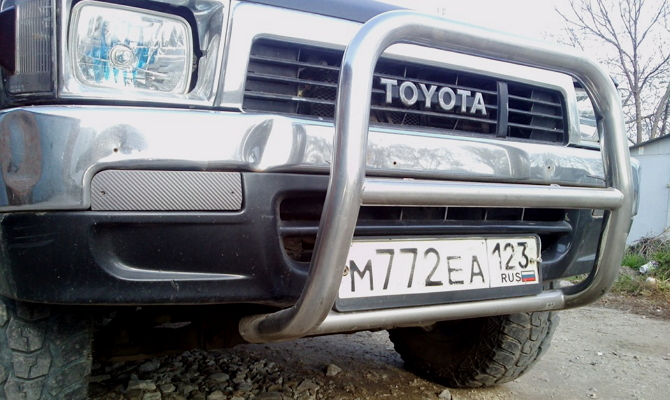 Установка кенгурятника на Toyota Hilux Установка кенгурятника на Toyota Hilux