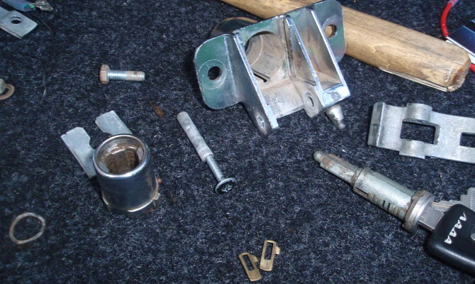 Проверка внутренней личинки замка Проверка внутренней личинки замка