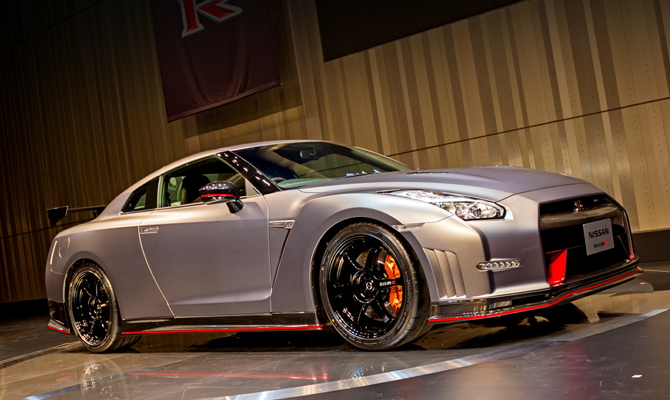 Суперкар Ниссан ГТР Суперкар Ниссан ГТР