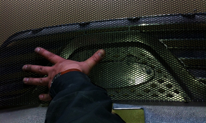 Установки сетки на радиаторную решетку Установки сетки на радиаторную решетку