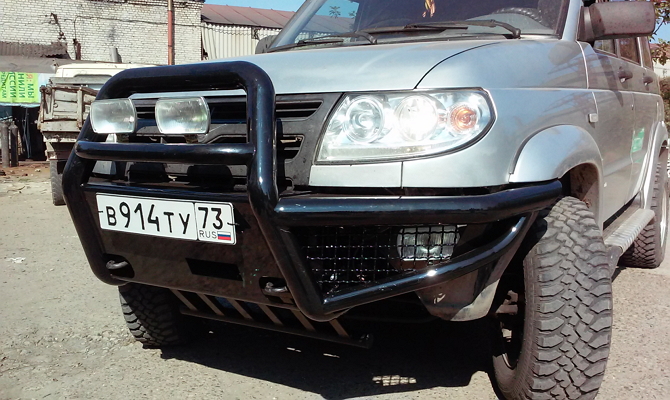 Защита бампера кенгурятником Защита бампера кенгурятником