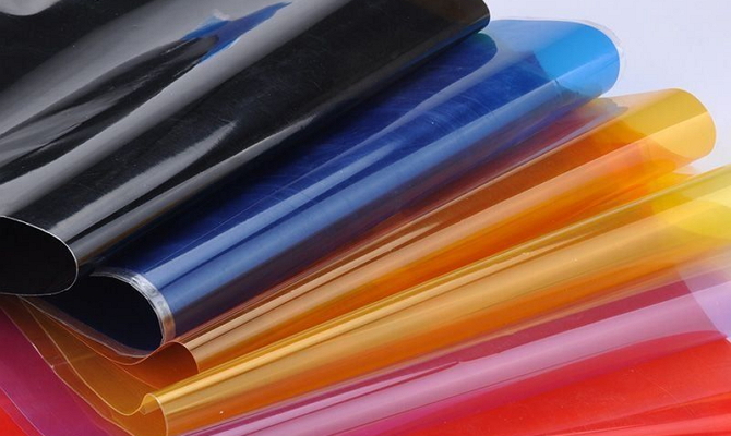 Тонировочная пленка на фары автомобиля Тонировочная пленка на фары автомобиля