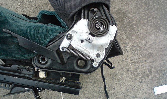 На фото - механизм наклона сиденья