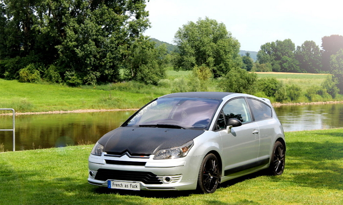 Замена штатных молдингов французского авто Замена штатных молдингов французского авто