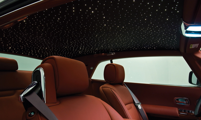 Светодиоды в салоне – превращаем потолок в звездное небо Светодиоды в салоне – превращаем потолок в звездное небо