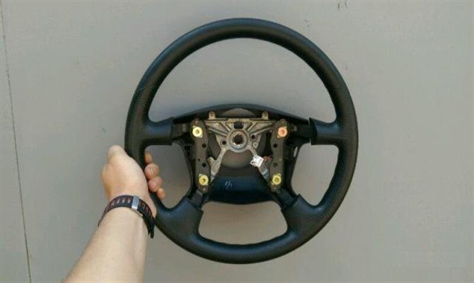 Доработка руля – замена штатной втулки копролоновой деталью Доработка руля – замена штатной втулки копролоновой деталью
