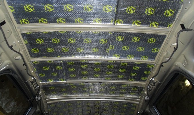 Замена шумоизоляции в салоне микроавтобуса Замена шумоизоляции в салоне микроавтобуса