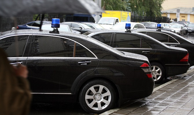 Кто может затемнять стекла машины? Кто может затемнять стекла машины?