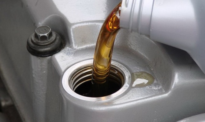 Забудьте про регулярную замену каждые 10–15 тыс. км – это далеко не точный показатель Забудьте про регулярную замену каждые 10–15 тыс. км – это далеко не точный показатель