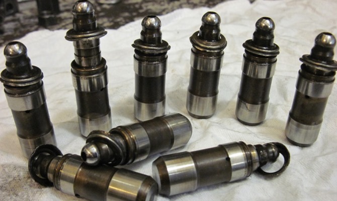 Зачастую для снятия гидрокомпенсаторов требуется приложить дополнительные усилия Зачастую для снятия гидрокомпенсаторов требуется приложить дополнительные усилия