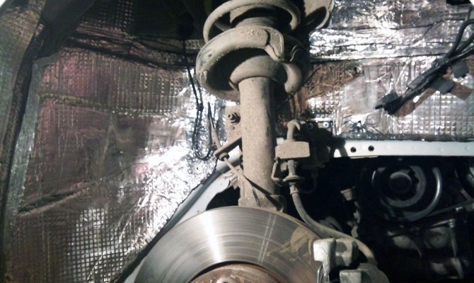 Позаботившись о шумоизоляция колесных арок, вы можете достигнуть улучшения показателей шума внутри салона автомобиля до 50 % Позаботившись о шумоизоляция колесных арок, вы можете достигнуть улучшения показателей шума внутри салона автомобиля до 50 %