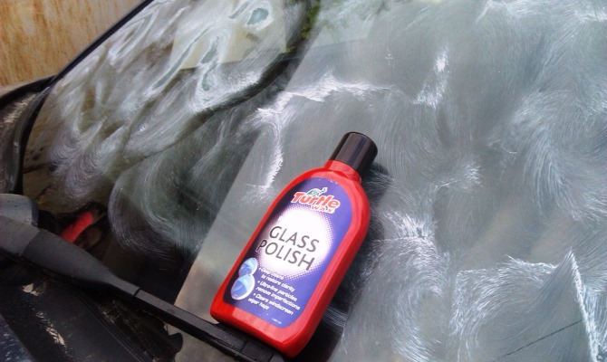 Лобовое стекло особенно склонно к старению и больше всего нуждается в своевременной полировке Лобовое стекло особенно склонно к старению и больше всего нуждается в своевременной полировке