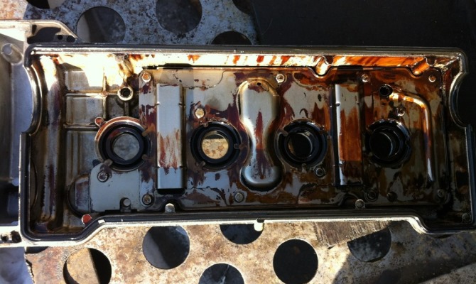 Такой метод, как промывка двигателя соляркой, зародился ещё в советское время и некоторыми расценивается, как "дедовский" Такой метод, как промывка двигателя соляркой, зародился ещё в советское время и некоторыми расценивается, как "дедовский"