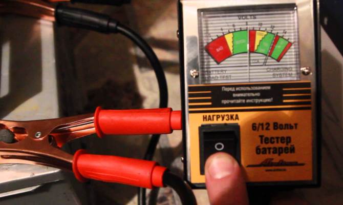 Заводим двигатель при выключенных потребителях, подключаем мультиметр и следим за показаниями Заводим двигатель при выключенных потребителях, подключаем мультиметр и следим за показаниями