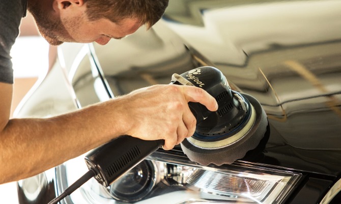 Рабочих автомобилей в идеальном состоянии не бывает, поэтому в большинстве известных случаев приходится применять глубокую полировку кузова Рабочих автомобилей в идеальном состоянии не бывает, поэтому в большинстве известных случаев приходится применять глубокую полировку кузова