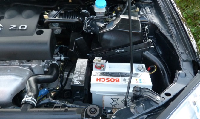 Основная сложность в подзарядке необслуживаемых АКБ - это проверка уровня электролита, а препятствует этому отсутствие отверстий для заполнения жидкости Основная сложность в подзарядке необслуживаемых АКБ - это проверка уровня электролита, а препятствует этому отсутствие отверстий для заполнения жидкости