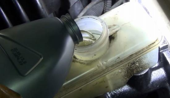 Замена тормозной жидкости ваз 2114 – подробно о работе в гаражных условиях