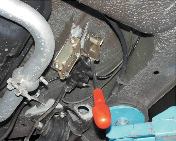 Замена тормозной жидкости ваз 2114 – подробно о работе в гаражных условиях