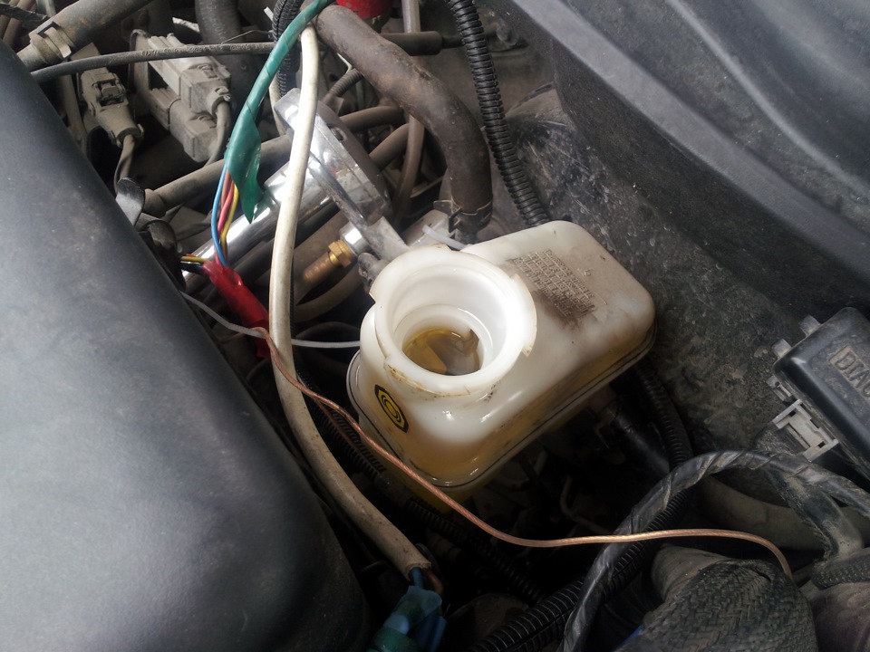 Замена тормозной жидкости – как справиться самому?