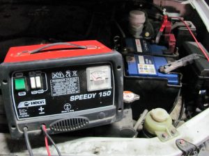 Бортовая зарядка аккумулятора: стоит ли заряжать не снимая с авто?