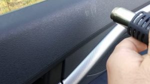 Как правильно убрать царапины с пластика авто с помощью нагрева