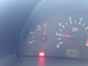 Что делать, если двигатель автомобиля закипает?