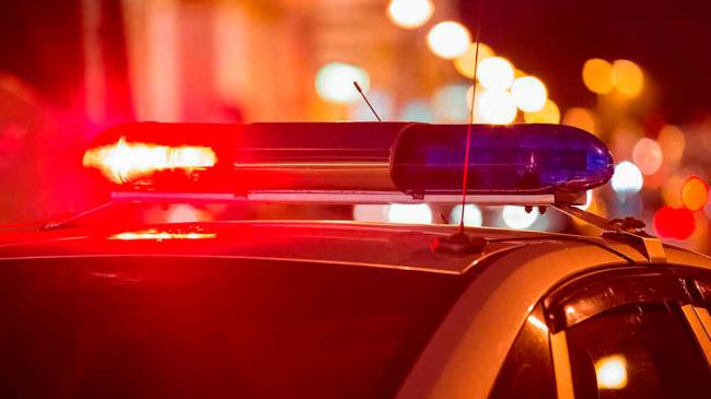 Сигналы проблесковых маячков на машине интуитивно заставляет водителя сбросить скорость Проблесковые маячки на дороге