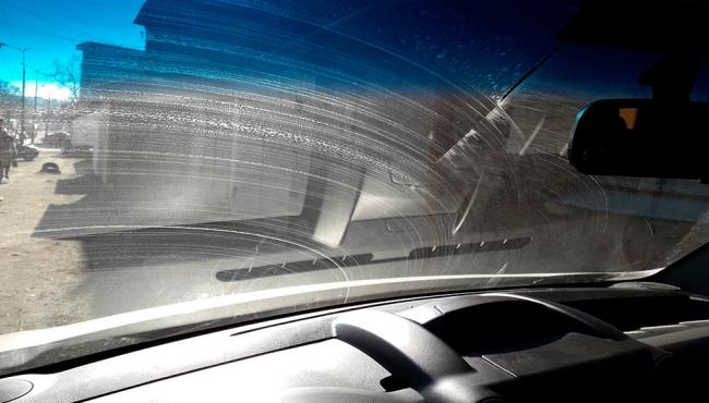 Дворники оставляют полосы и разводы на лобовом стекле Дворники оставляют полосы и разводы на лобовом стекле