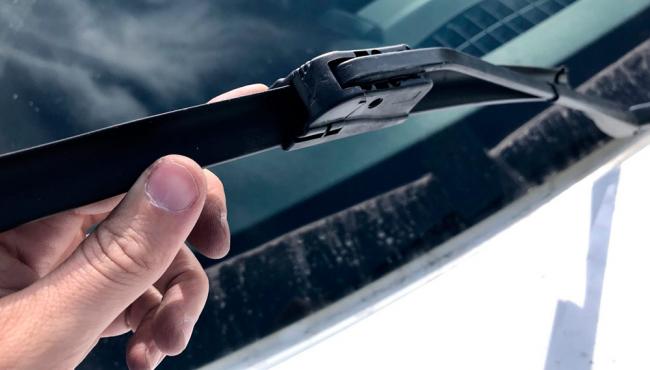 Причины плохого очищения лобового стекла дворниками