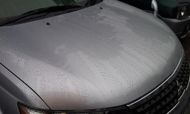 Антидождь на капоте Антидождь на капоте