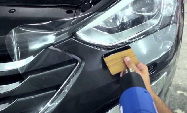 Монтаж антигравийной пленки на поверхность автомобиля Монтаж антигравийной пленки