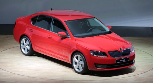 Представитель бренда Skoda Octavia Автомобиль Skoda Octavia
