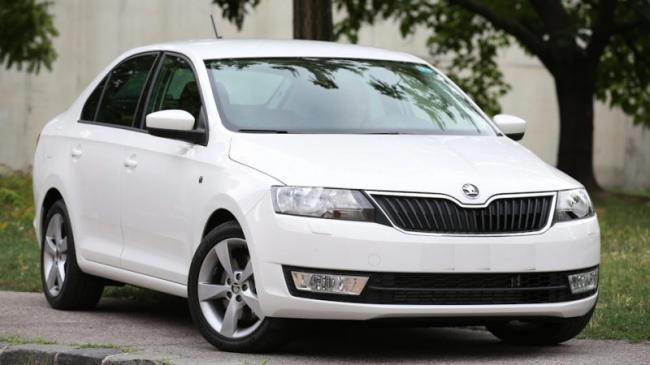 Представитель бренда Skoda Rapid Автомобиль Skoda Rapid