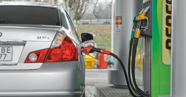 Заправка автомобиля на АЗС Заправка авто